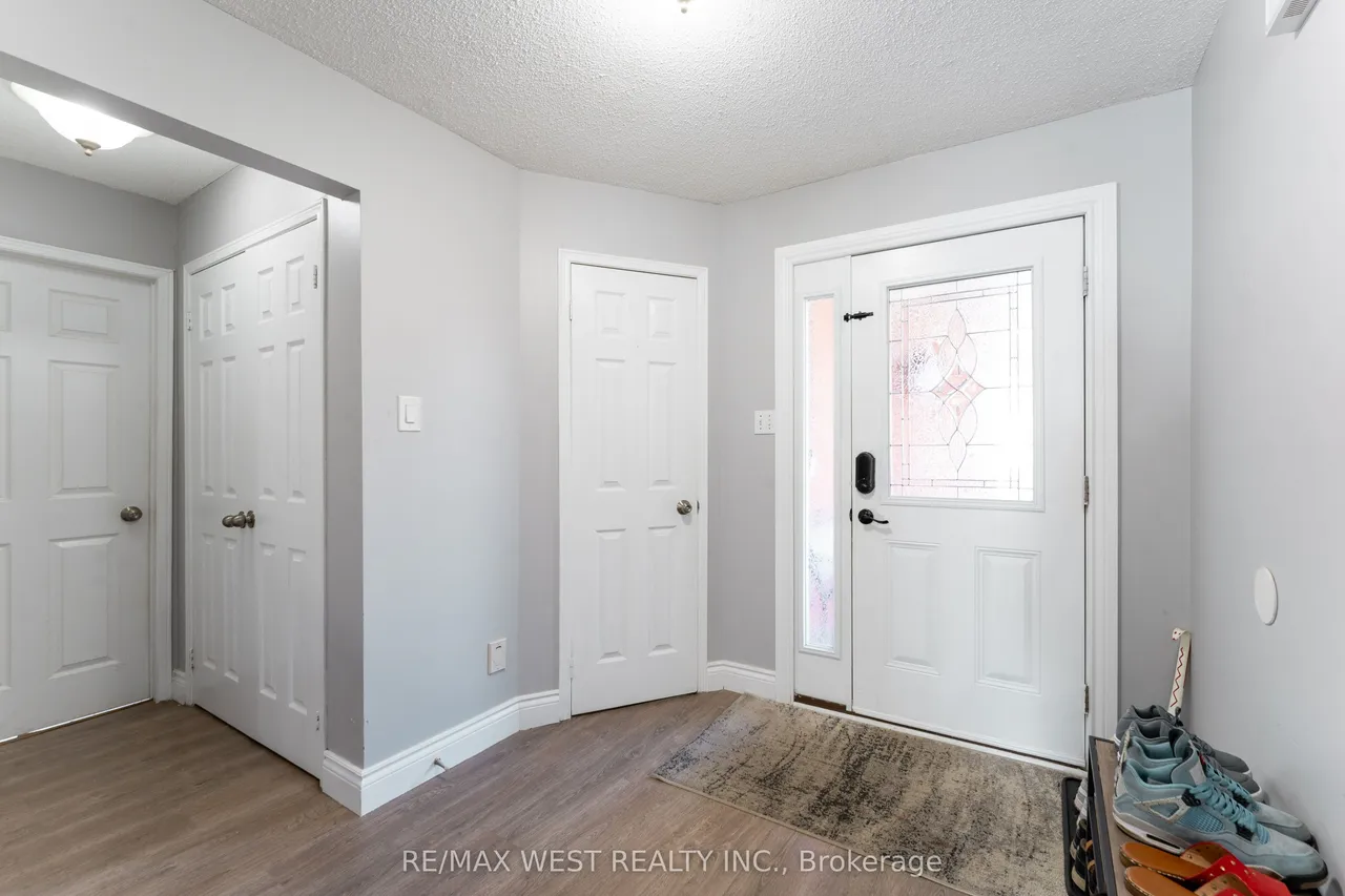 19 Moore Place — photo 3