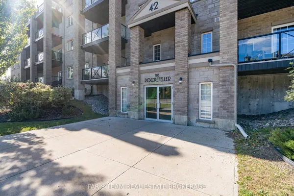 42 Ferndale Drive S, Unit 212 — photo 2
