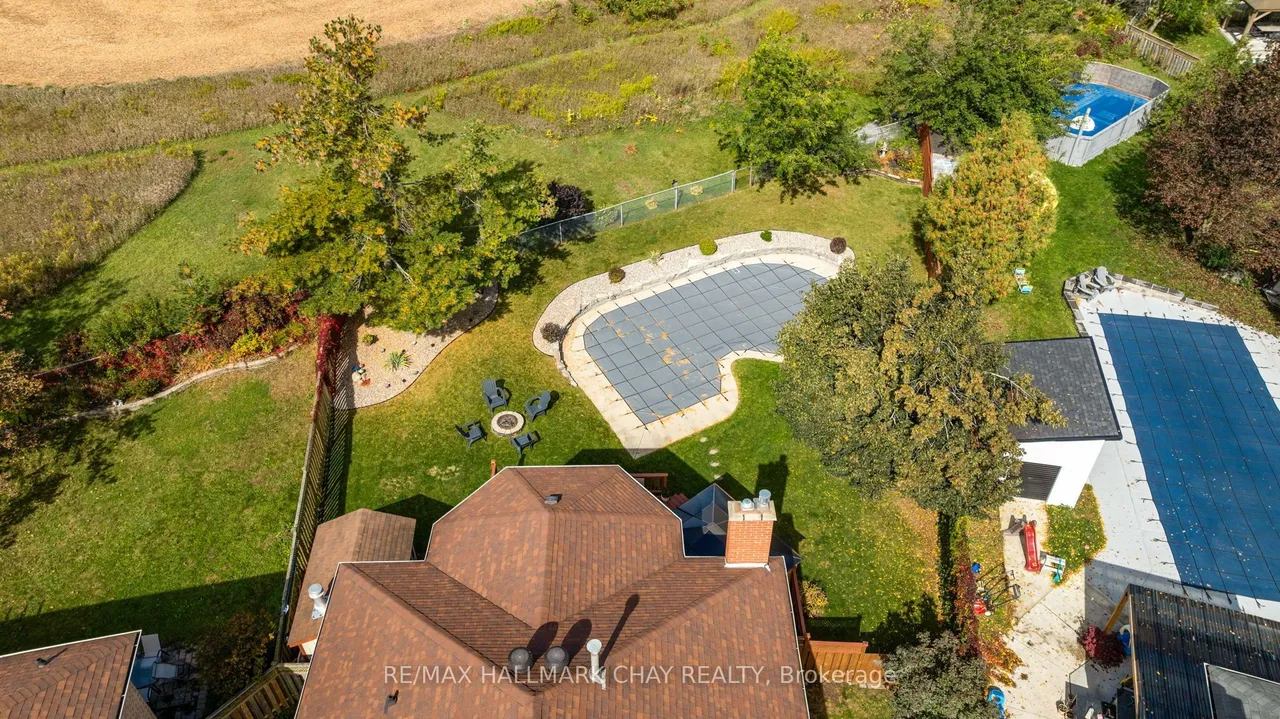 35 Grasett Crescent — photo 49