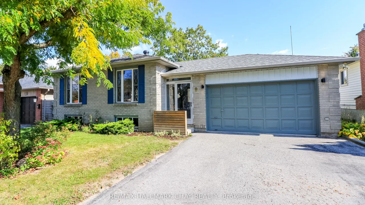 9 Bronte Crescent — photo 2