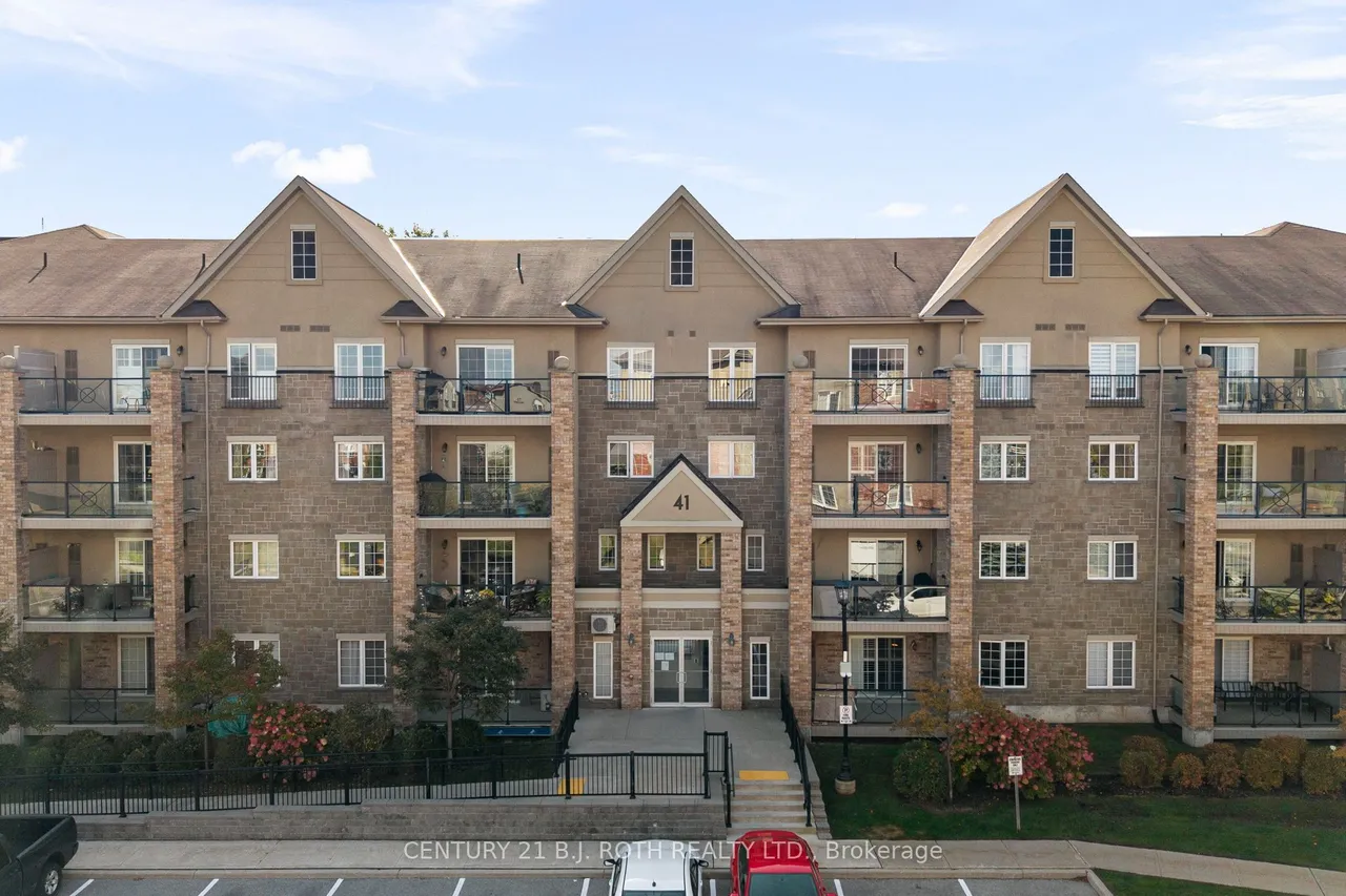 41 Ferndale Drive S, Unit 303 — photo 2