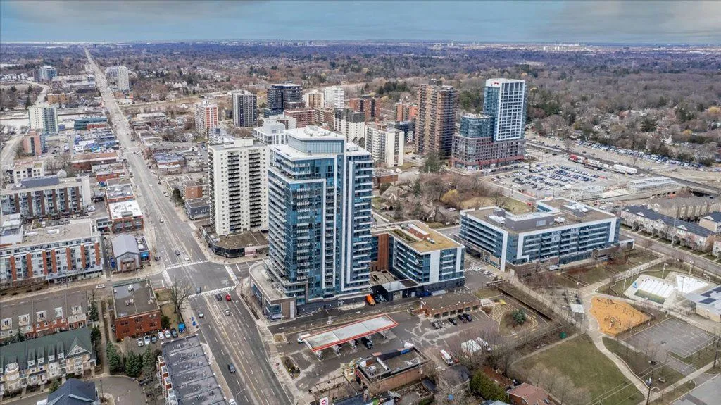 1 Hurontario Street — photo 239