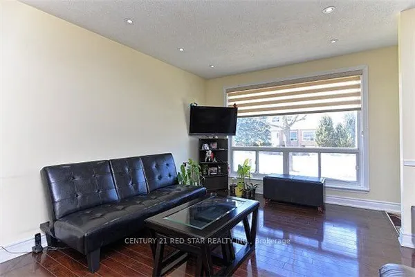 65 Newstead Crescent — photo 2
