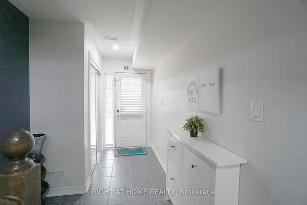 15 Magdalene Crescent — photo 2
