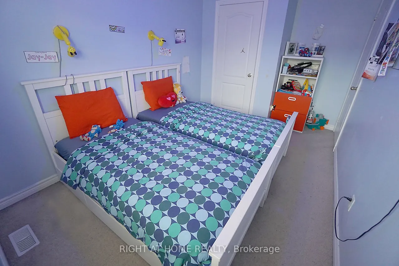 15 Magdalene Crescent — photo 27