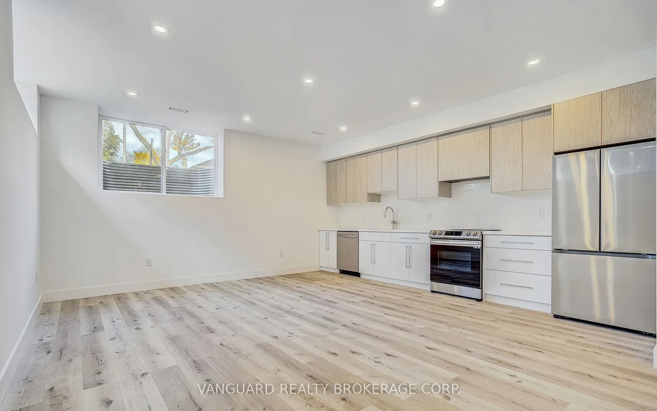 1937 Lawrence Avenue W — photo 2