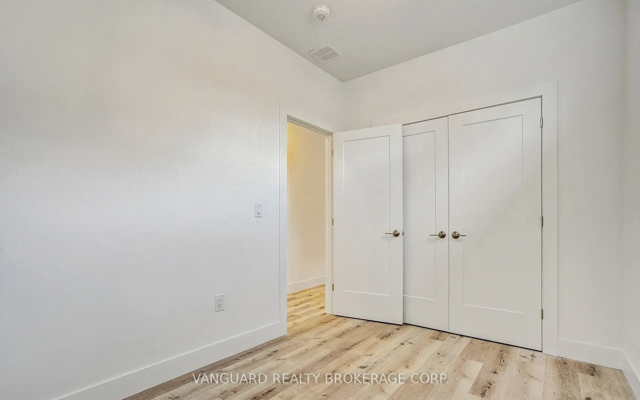 1937 Lawrence Avenue W — photo 4