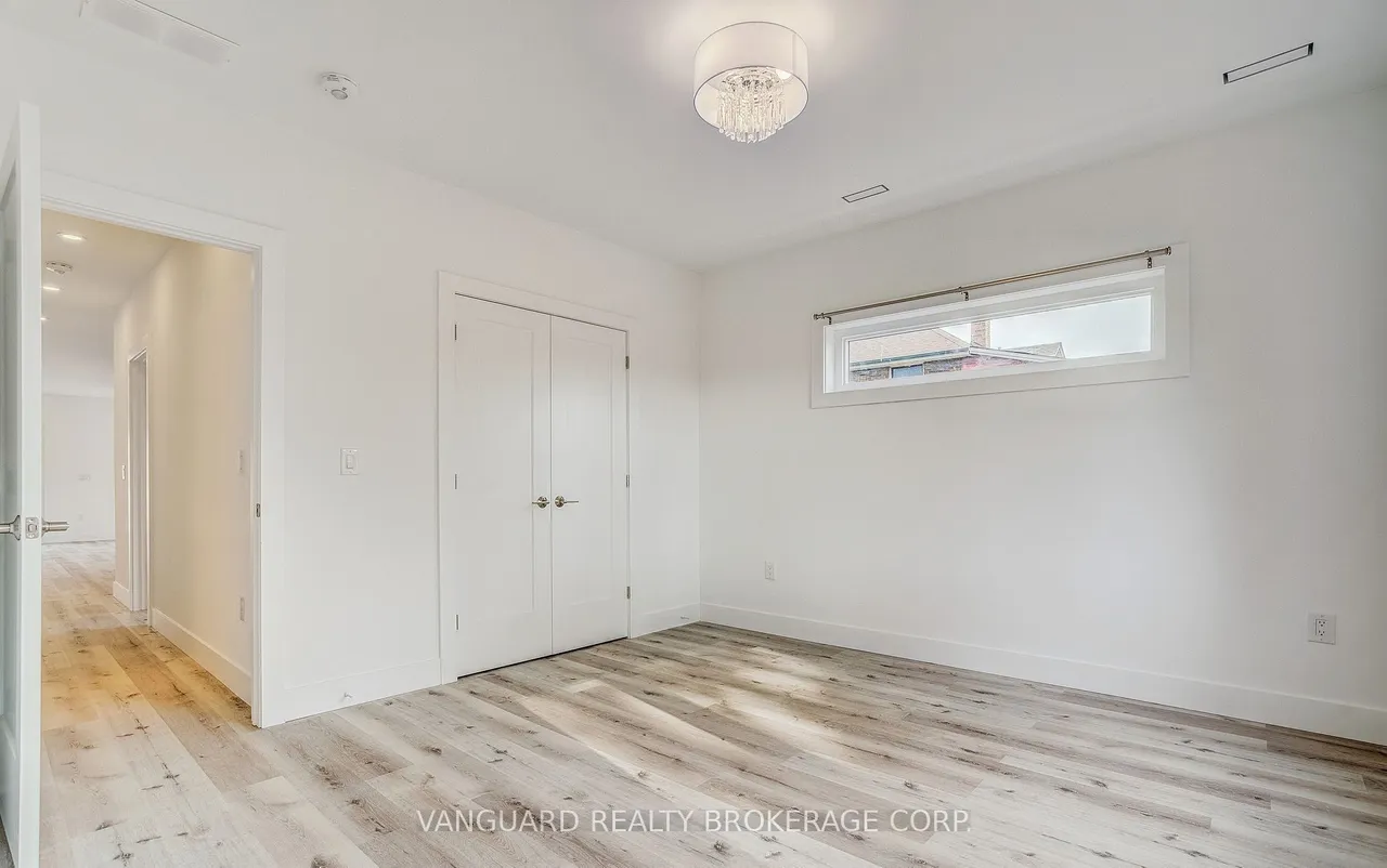 1937 Lawrence Avenue W — photo 23