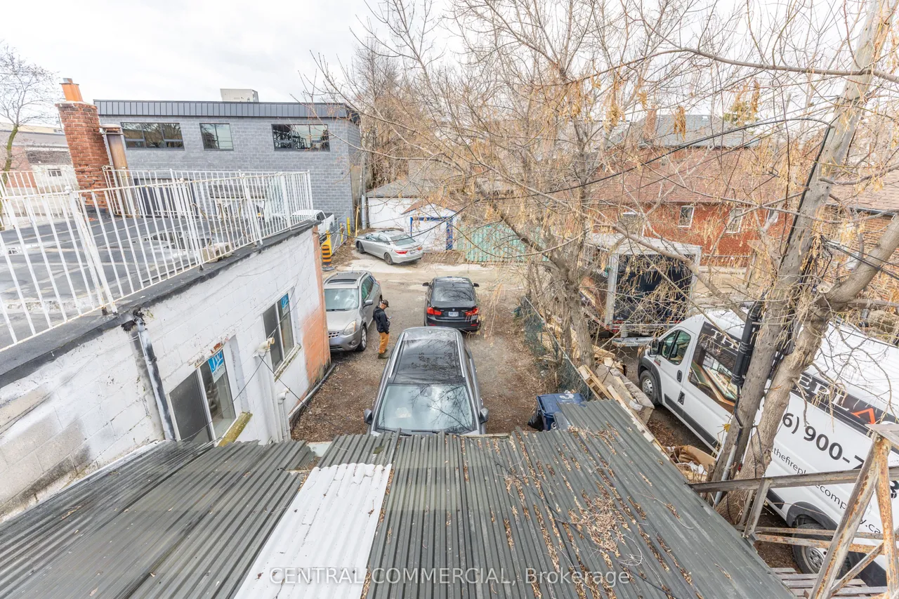 2850-2852 Dufferin Street — photo 18