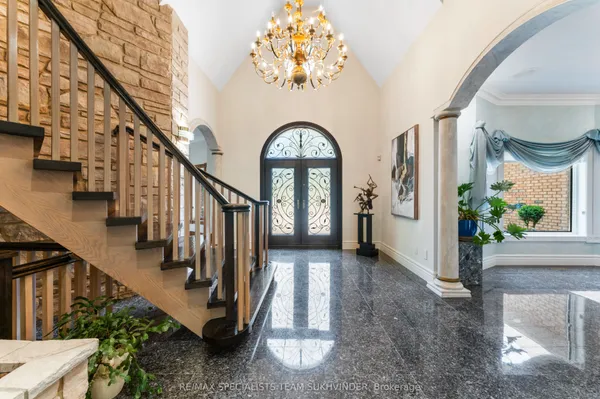 12 Edgeforest Drive
