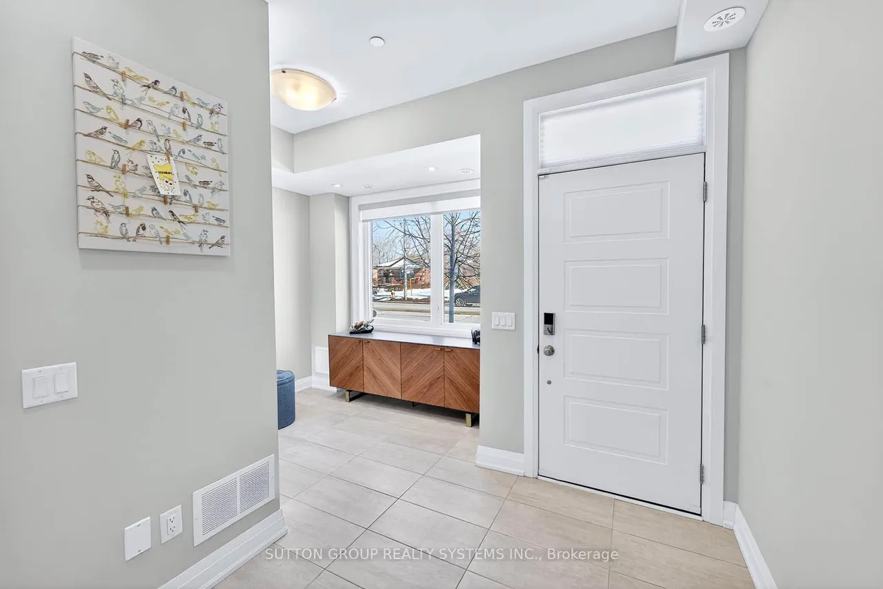 1126A Islington Avenue — photo 3
