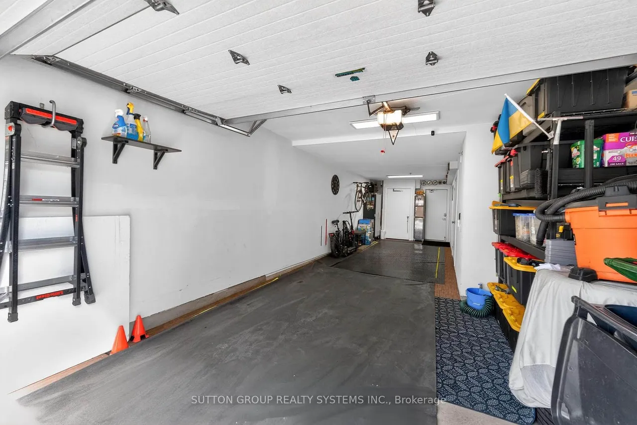 1126A Islington Avenue — photo 40