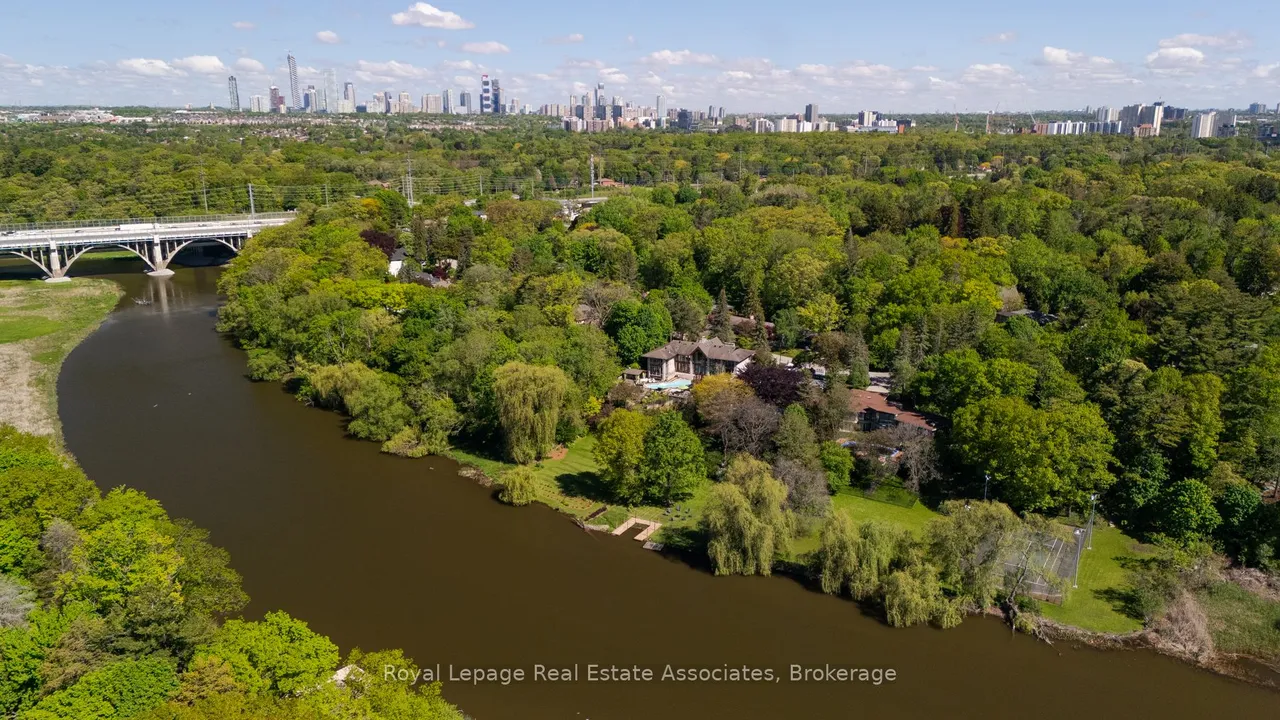 1510 Pinetree Crescent — photo 49