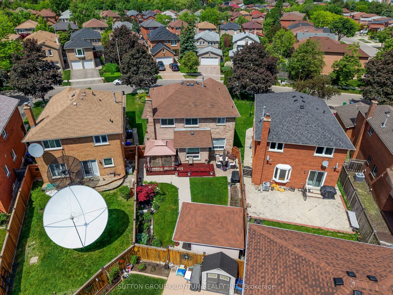 276 Lech Walesa Drive — photo 40