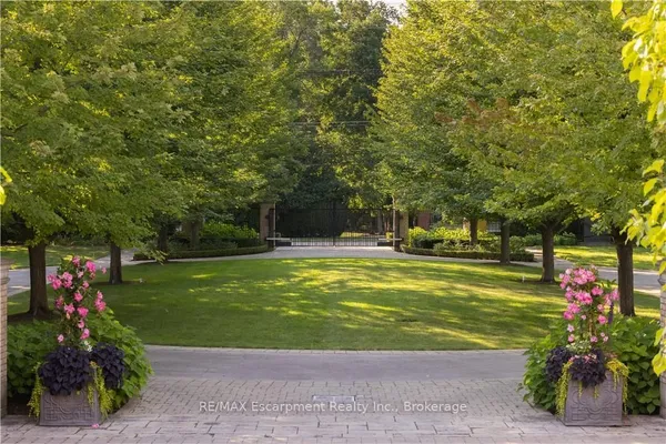 2054 Lakeshore Road E — photo 2