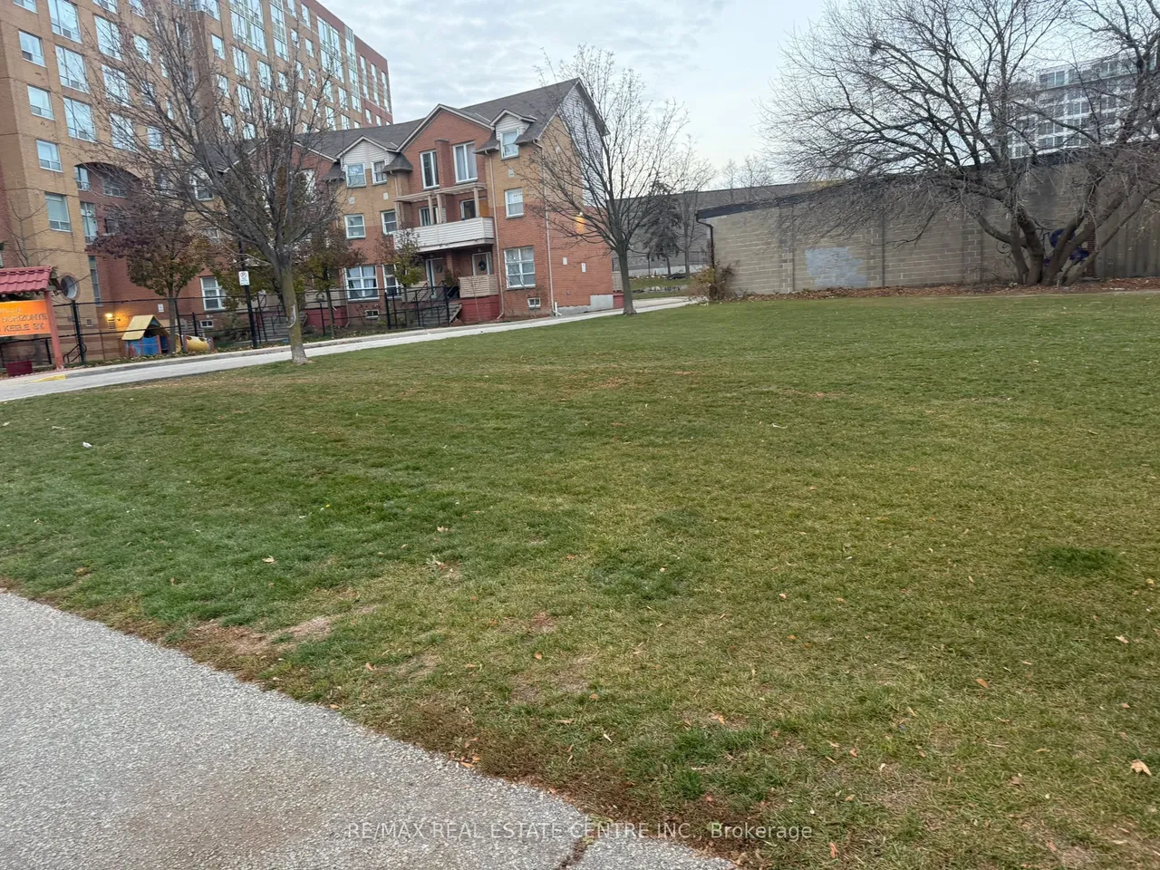 W/S keele st