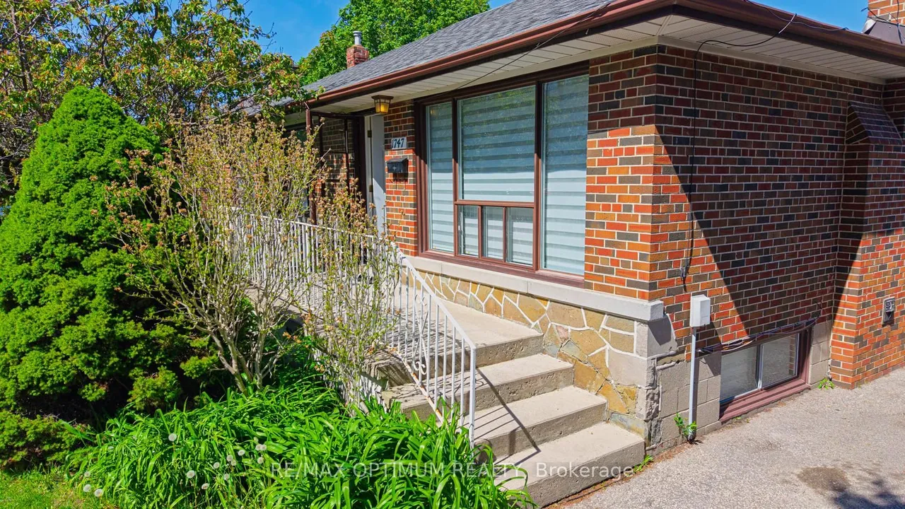 1747 Coram Crescent — photo 3