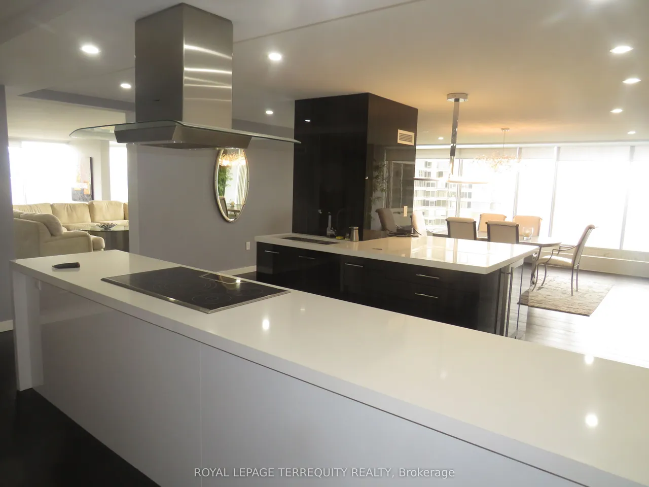 2045 Lake Shore Boulevard W, Unit 3305 — photo 3