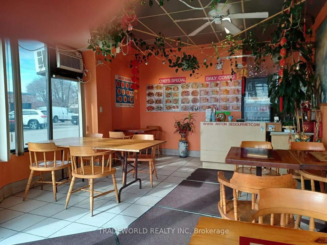 1260 The Queensway — photo 3