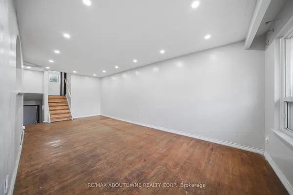34 Seaborn Road — photo 2