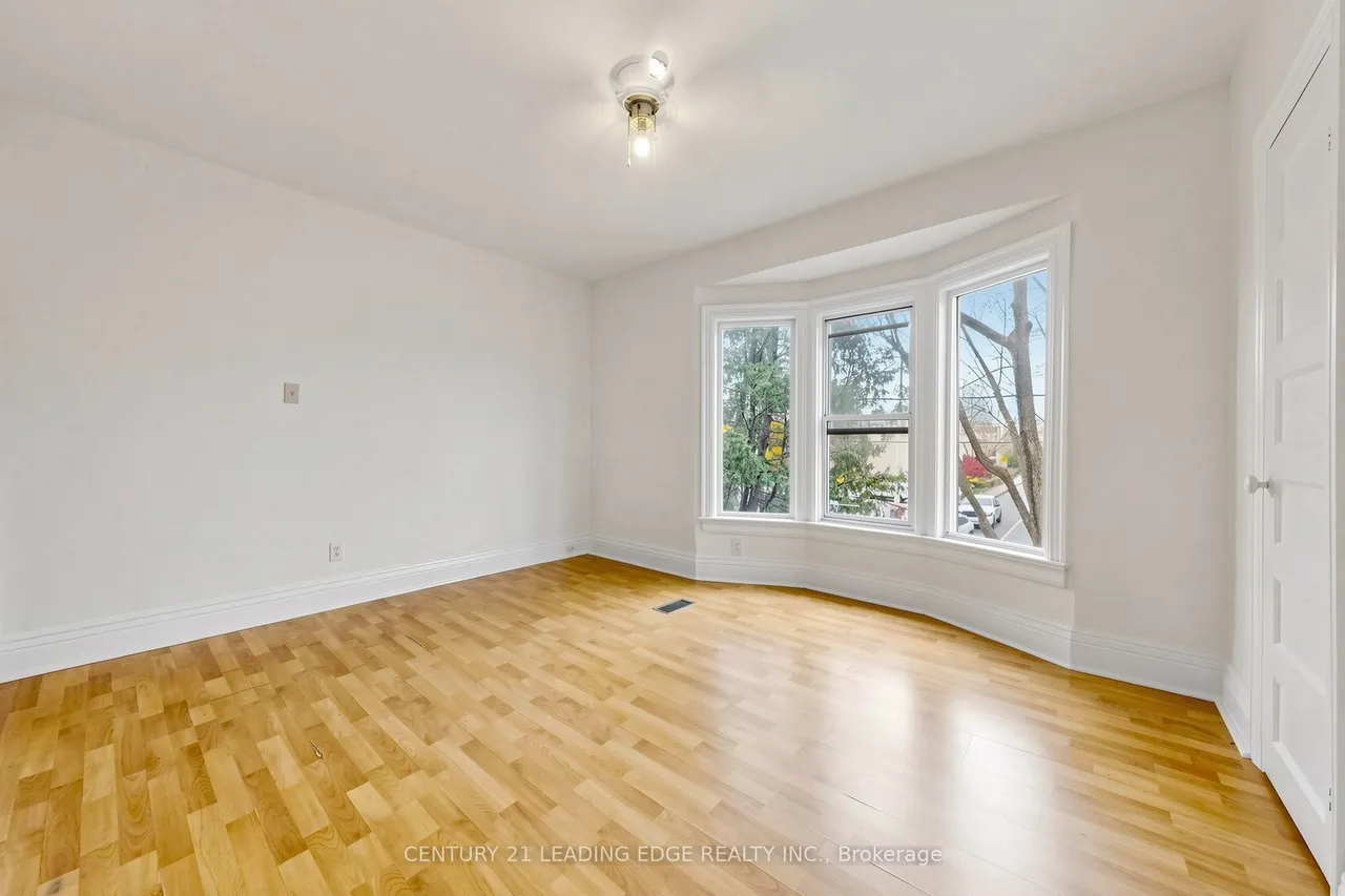 1132 DUFFERIN Street — photo 3
