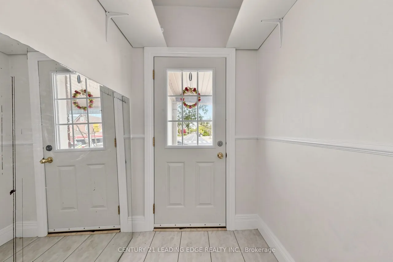 1132 DUFFERIN Street — photo 2