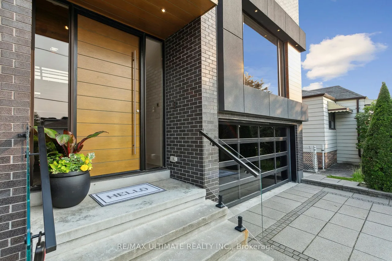 1139 Glengrove Avenue W — photo 3