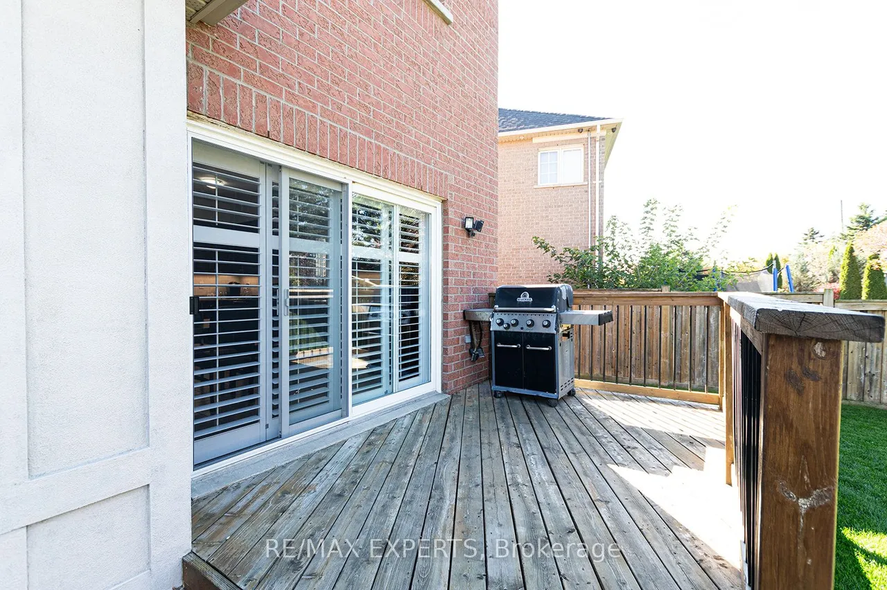 34 Laurentide Crescent — photo 47
