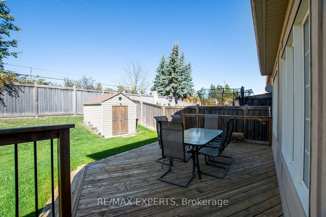34 Laurentide Crescent — photo 48