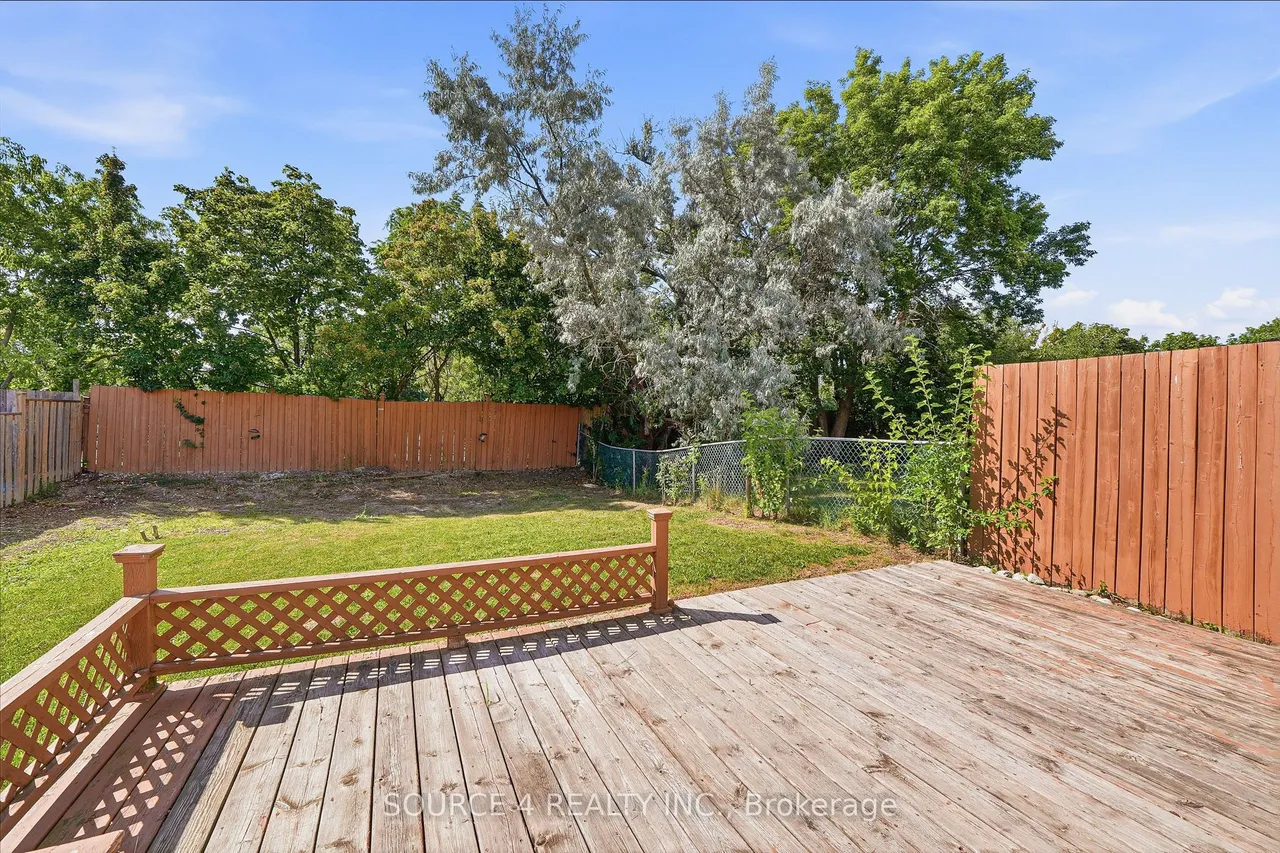 70 Griselda Crescent — photo 30