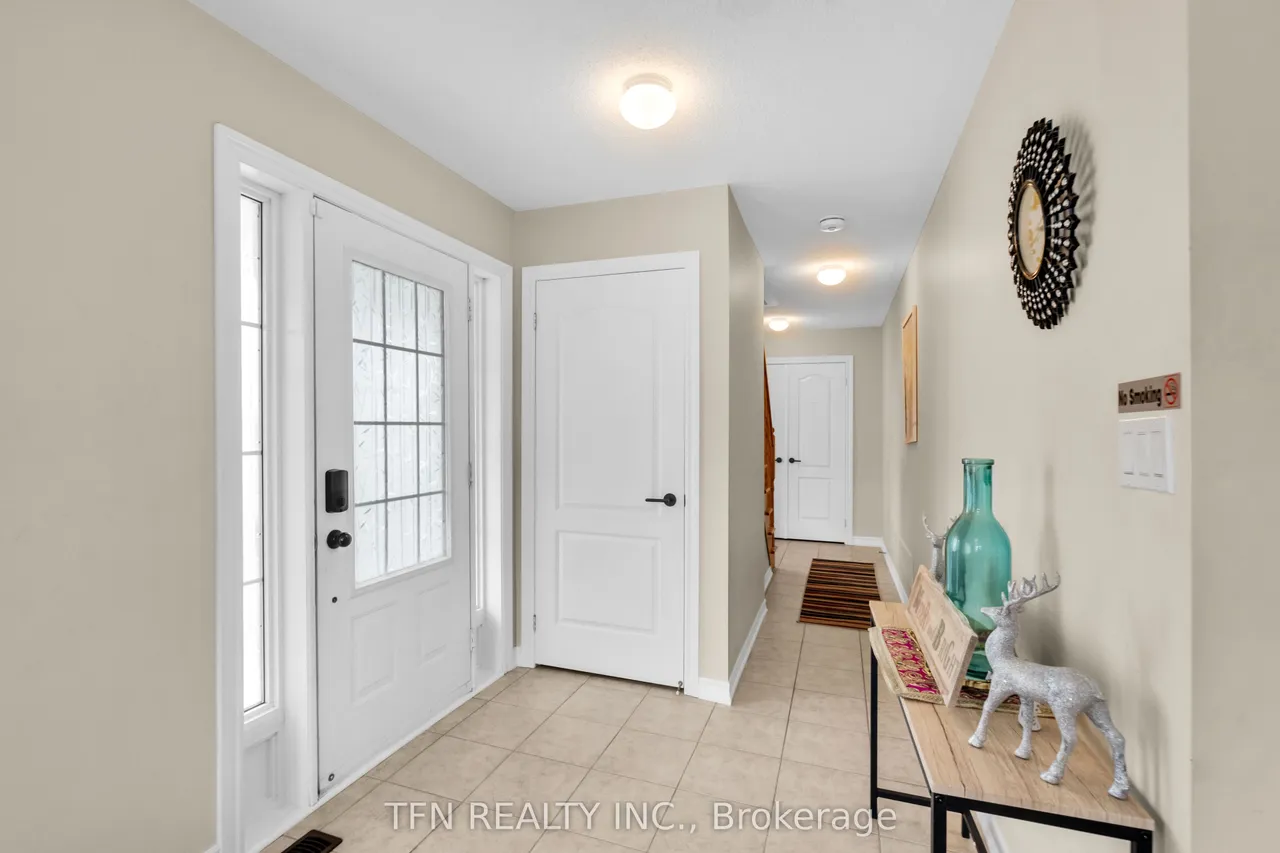 2 Shiff Crescent — photo 3