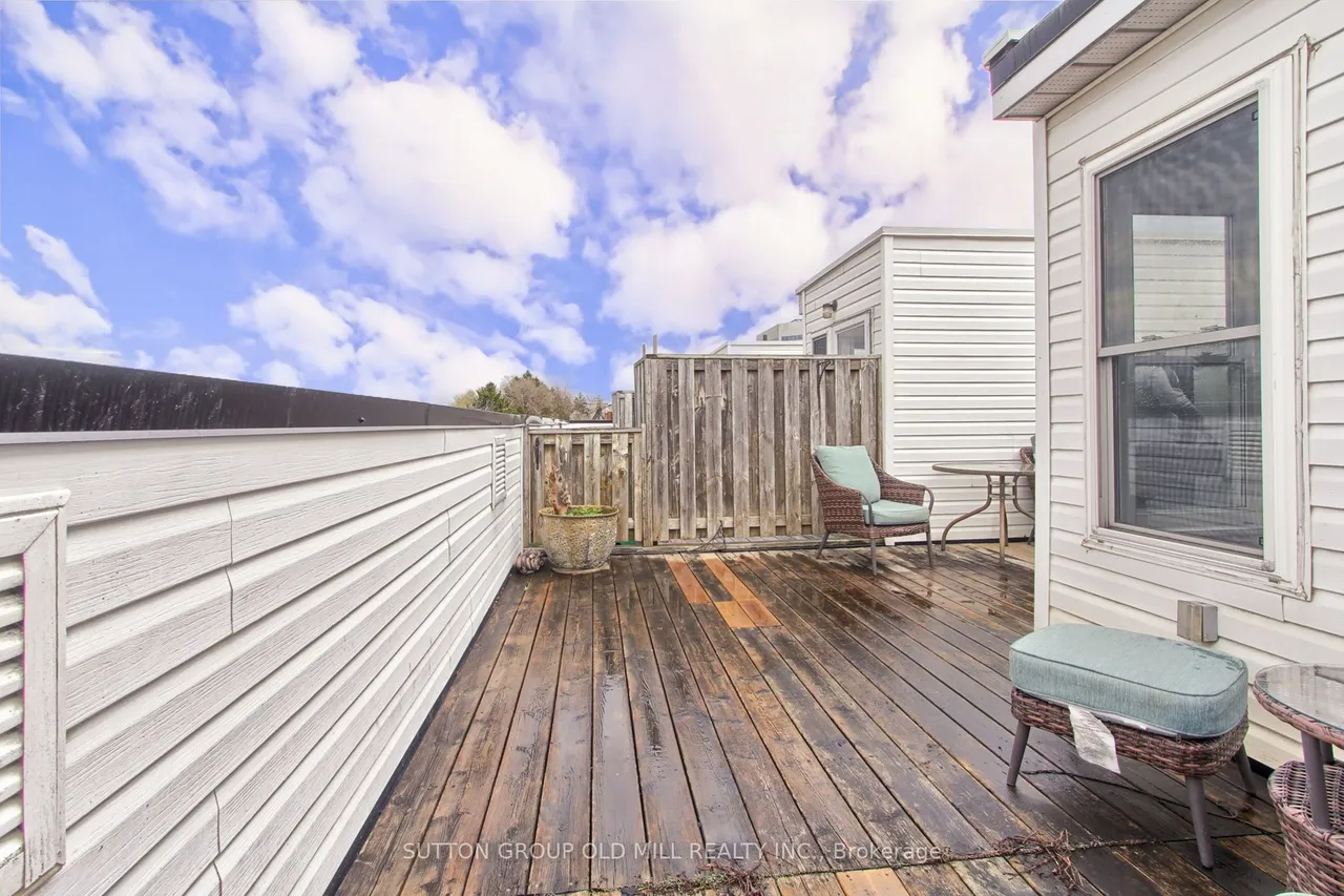 760 Lawrence Avenue W — photo 31