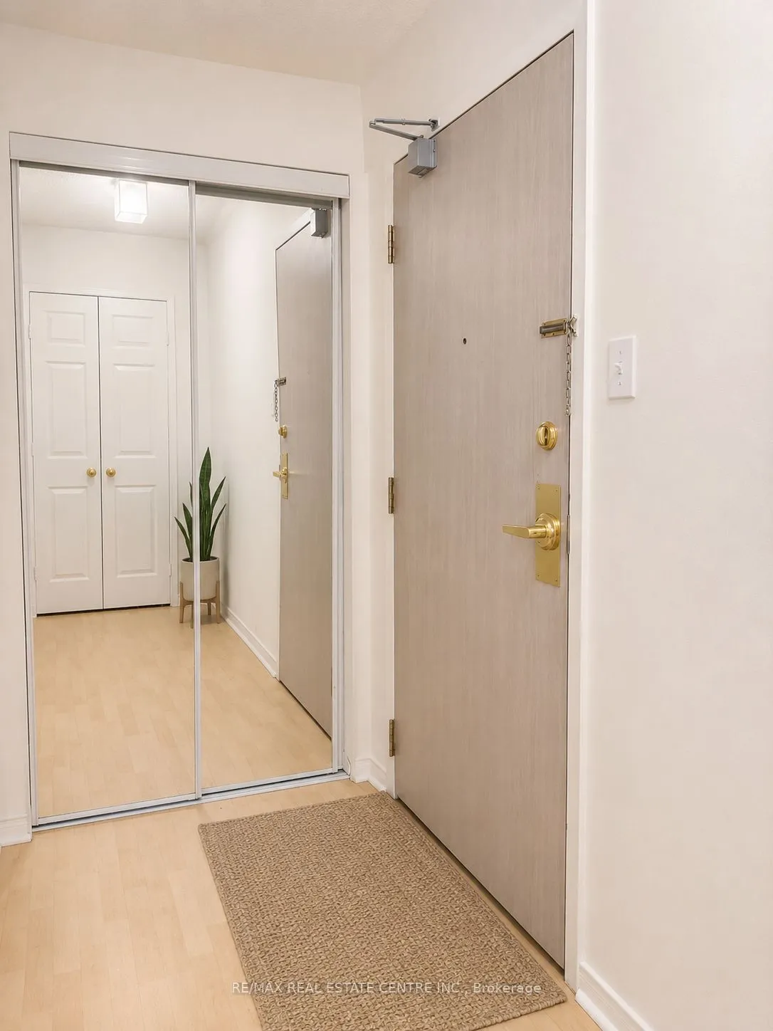 2177 Burnhamthorpe Road W — photo 2
