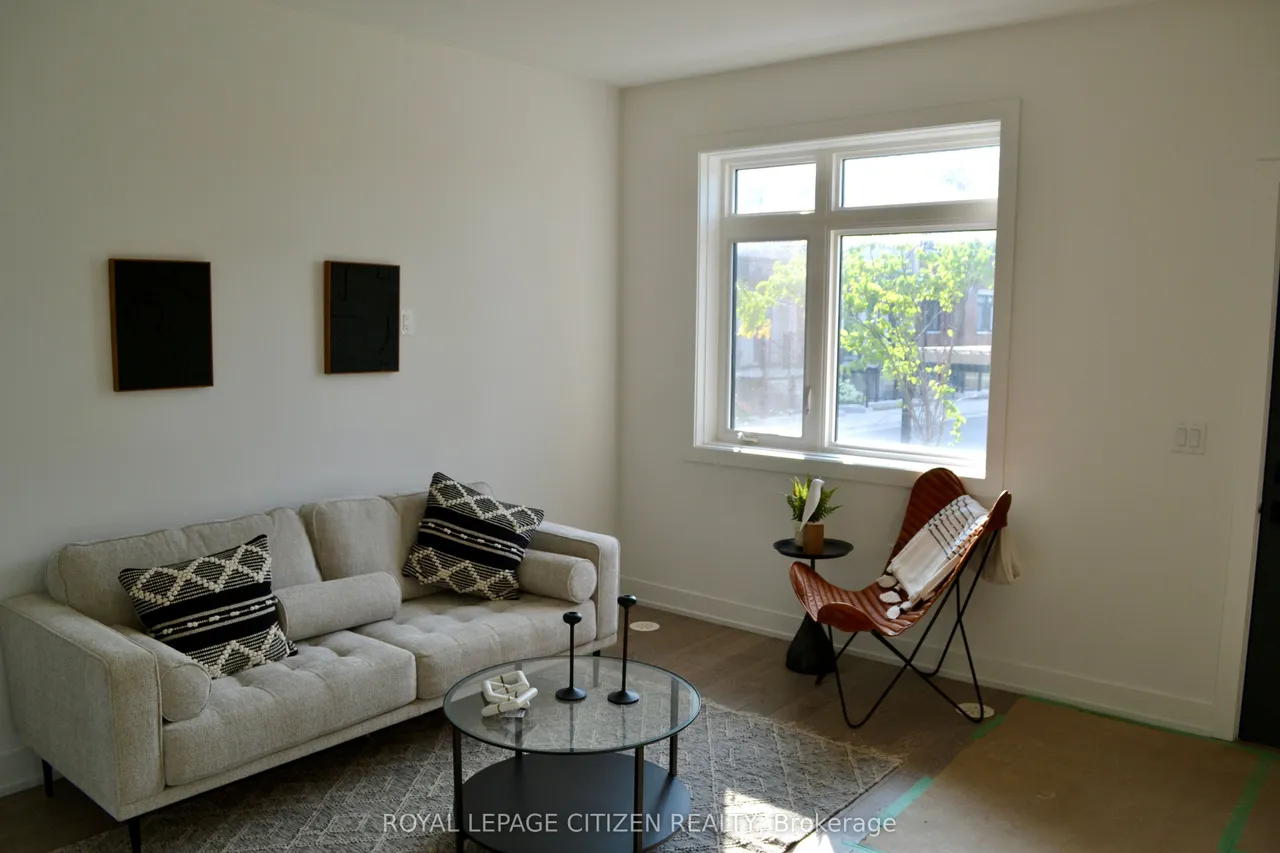 1060 Douglas Mccurdy Common — photo 14
