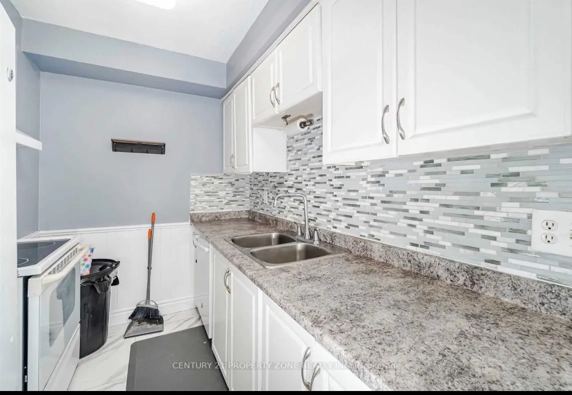 26 Sandringham Court — photo 3