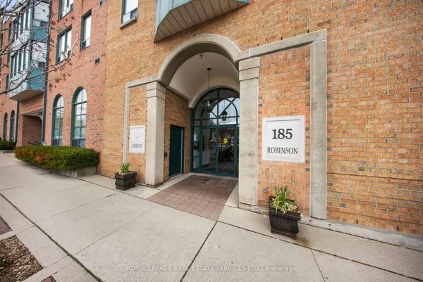 185 Robinson Street