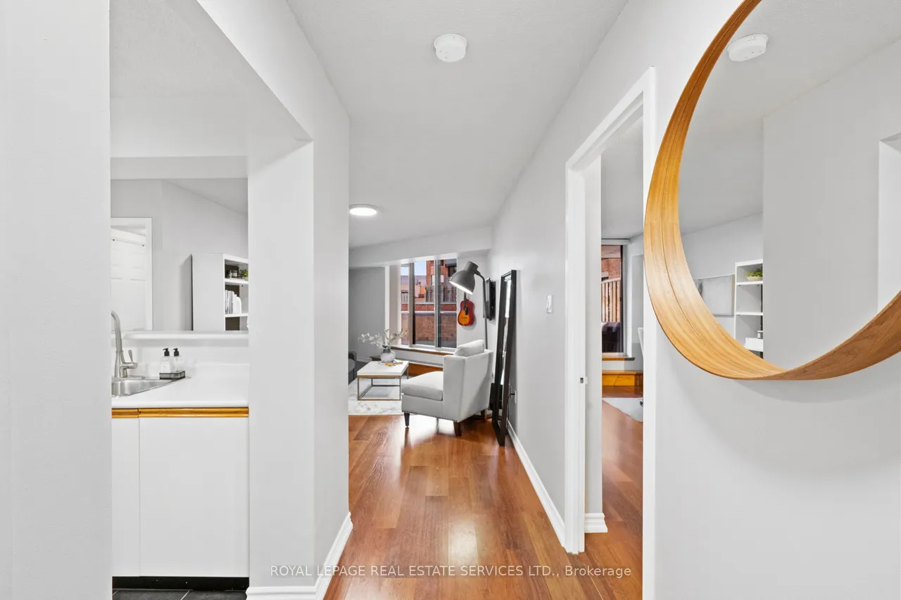 185 Robinson Street — photo 3