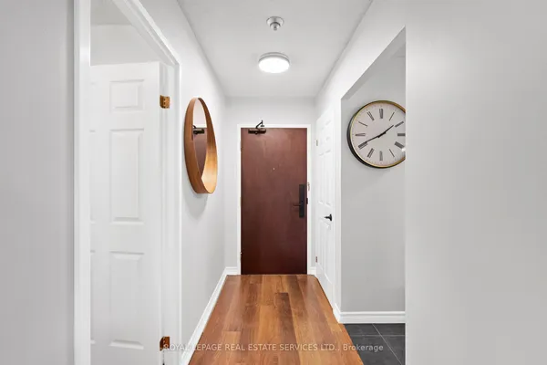 185 Robinson Street — photo 2
