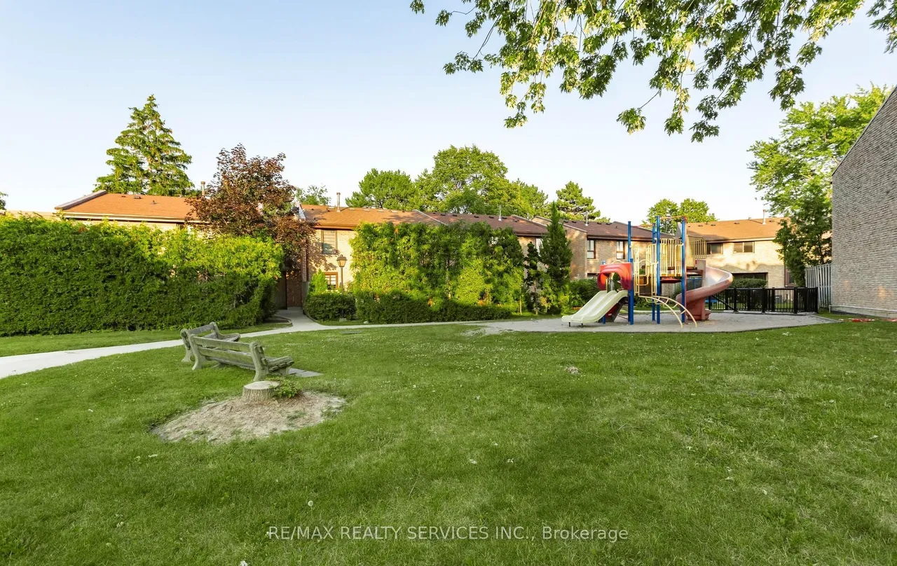 2605 Woodchester Drive — photo 3