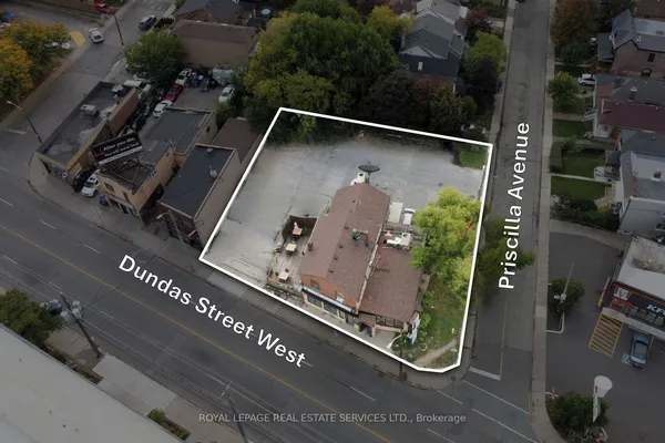 3513 Dundas Street W