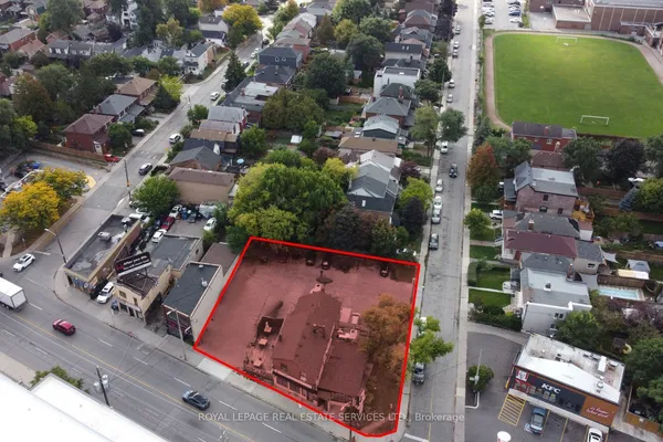 3513 Dundas Street W — photo 2