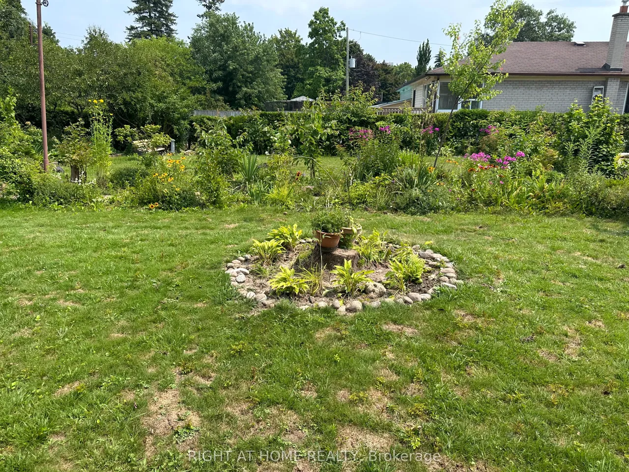 309 Queen Mary Drive — photo 21