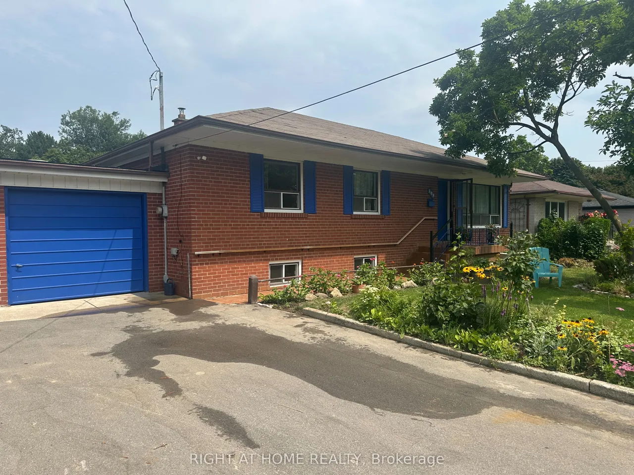 309 Queen Mary Drive — photo 3