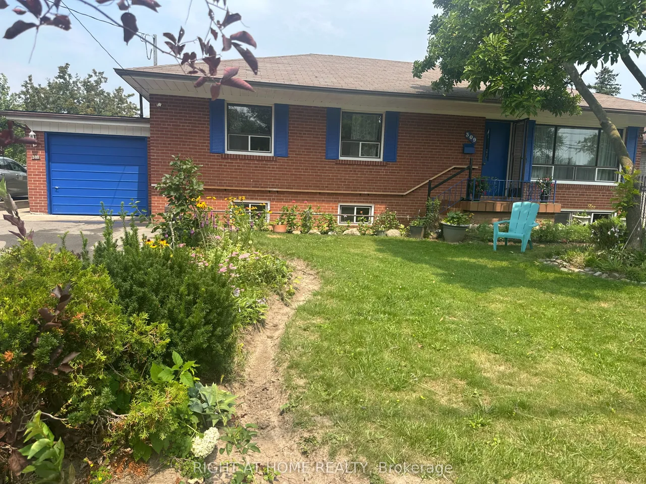 309 Queen Mary Drive — photo 2