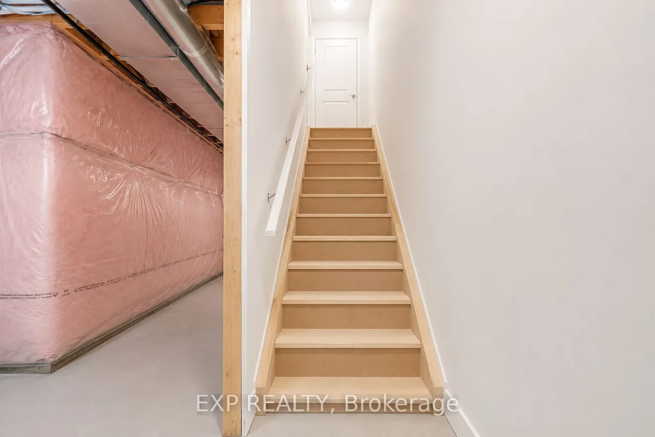 209 Wyndham Street — photo 33