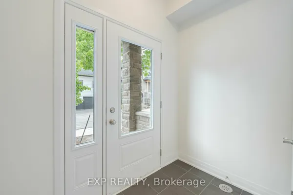 209 Wyndham Street — photo 2