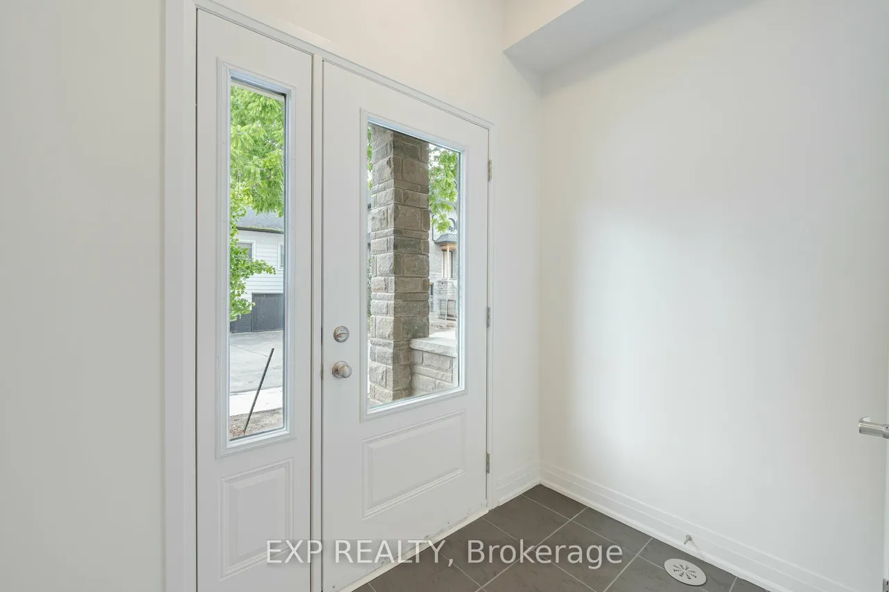 209 Wyndham Street — photo 2
