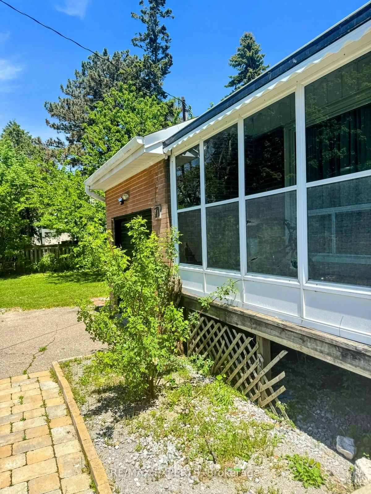 71 Lloyd Manor Road — photo 12