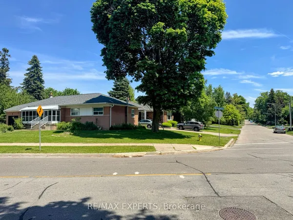 71 Lloyd Manor Road — photo 2