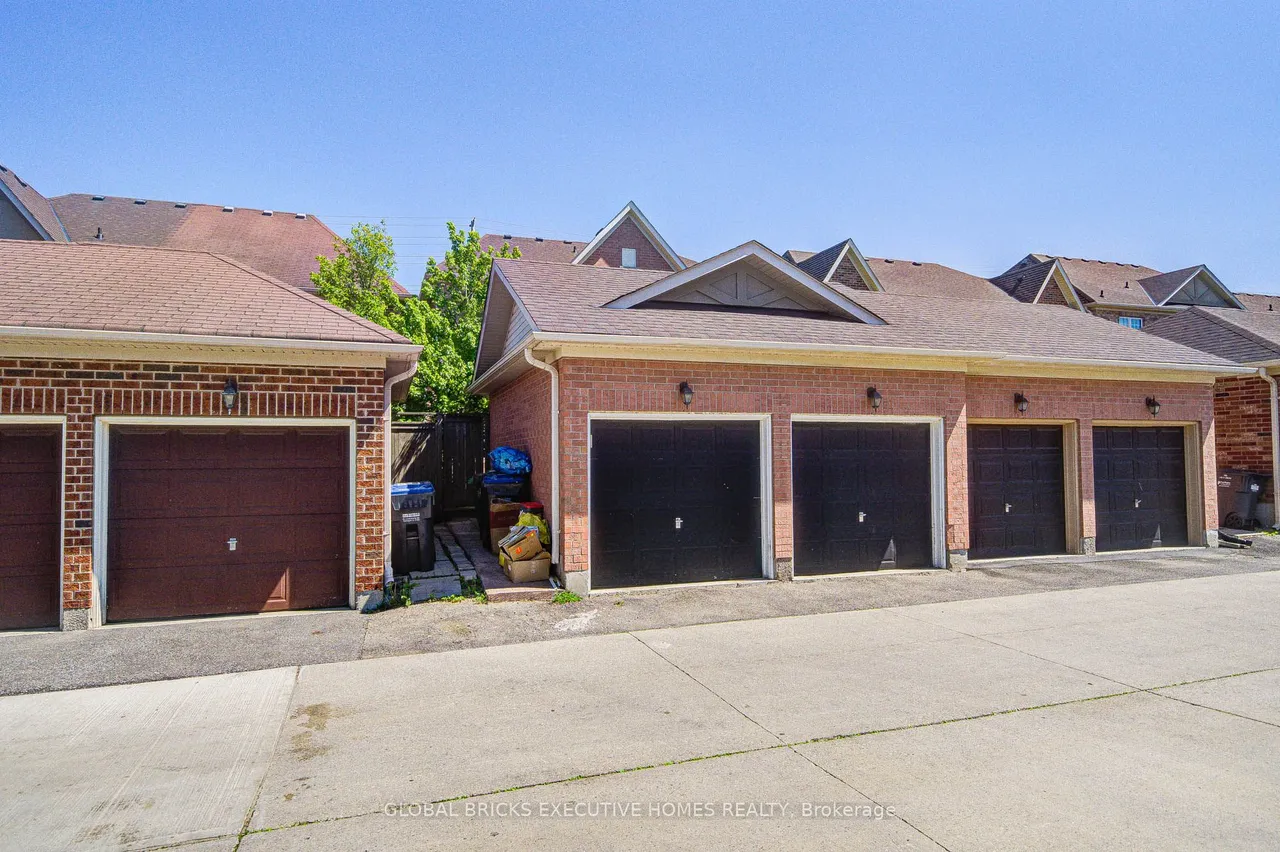 3885 Eglinton Avenue — photo 35